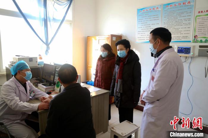 全國政協(xié)委員戴秀英：村醫(yī)越來越少，出路在哪？