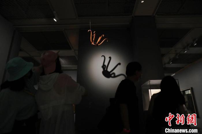 杜尚作品《帽架》?！埡鄠?攝