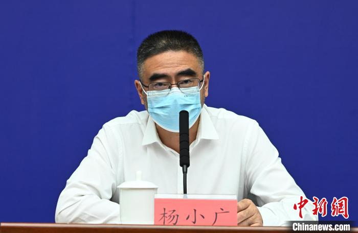 成都市政府副秘書長、市衛(wèi)健委主任楊小廣?！“苍?攝