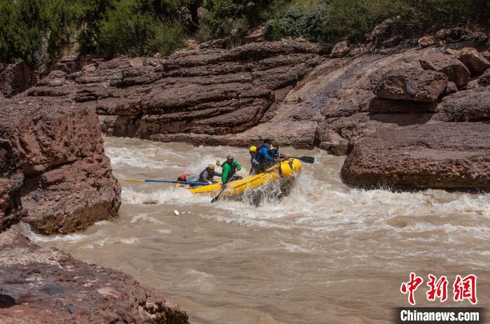 圖為瀾滄江生態(tài)漂流。　瀾滄江源漂流有限公司供圖