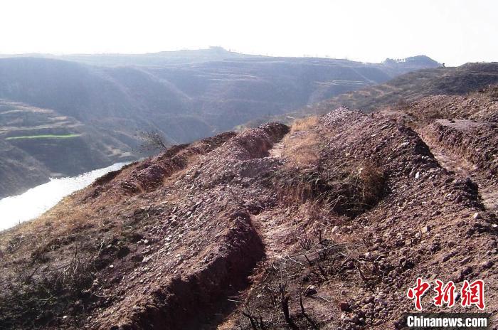 圖為荒坡原貌。　馮華 攝