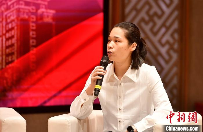 圖為林莉在福建師范大學(xué)分享會(huì)上發(fā)言?！蚊?攝
