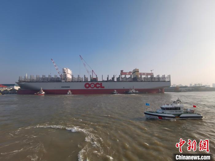 海巡艇在現場引導水上交通?！∧贤êＪ戮止﹫D