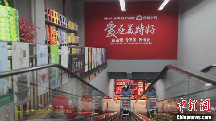 美特好從一家不足百平方米小店，一路發(fā)展成華北零售業(yè)領(lǐng)軍企業(yè)、中國百強商業(yè)連鎖集團、中國零售500強?！∠蛏?攝