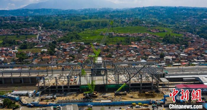 雅萬(wàn)高鐵唯一一座跨既有線(xiàn)車(chē)站帕達(dá)拉朗站施工作業(yè)全面展開(kāi)