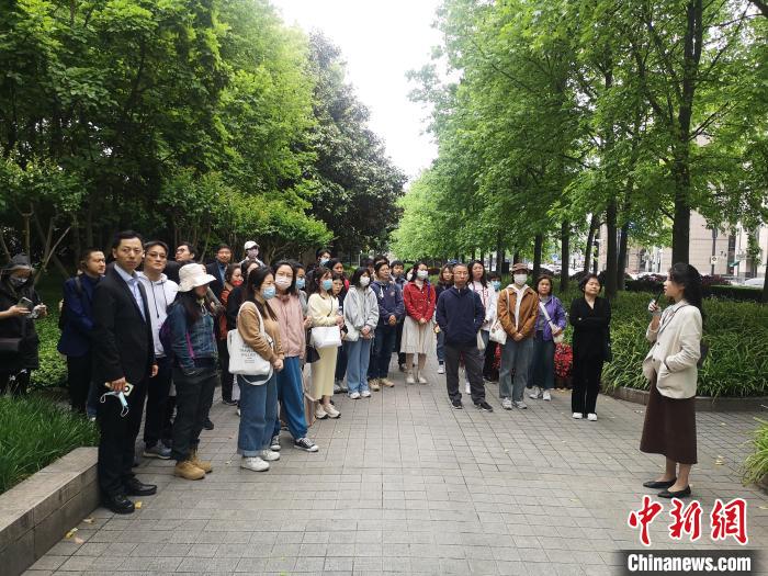 活動現(xiàn)場?！》队畋?攝