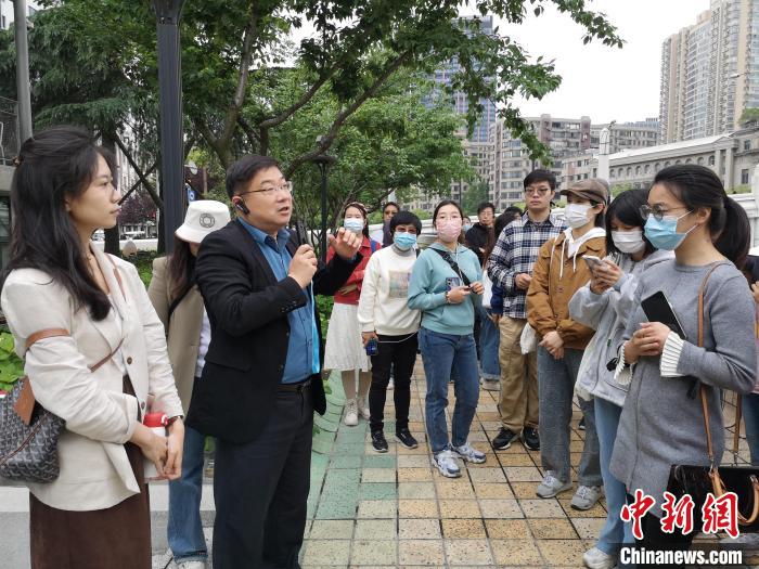 活動現(xiàn)場?！》队畋?攝