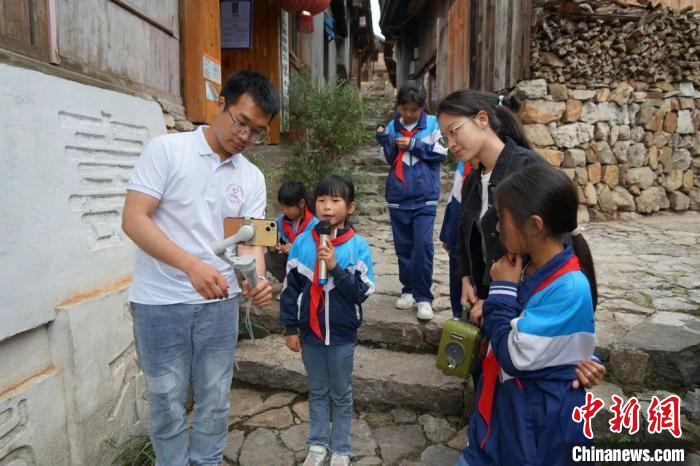 杜曉帆與該中心教師團隊積極探索文化遺產(chǎn)方法論，深耕鄉(xiāng)村遺產(chǎn)領(lǐng)域?！?fù)旦大學(xué)國土與文化資源研究中心供圖