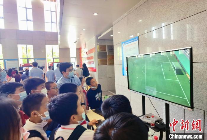 中科院自動化所“自動化之光”公眾科學日活動現(xiàn)場。　中科院自動化所 供圖