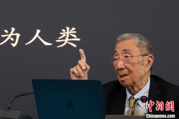 高能論壇上，丁肇中先生與現(xiàn)場聽眾交流?！?lt;a target='_blank' href='/'><p  align=