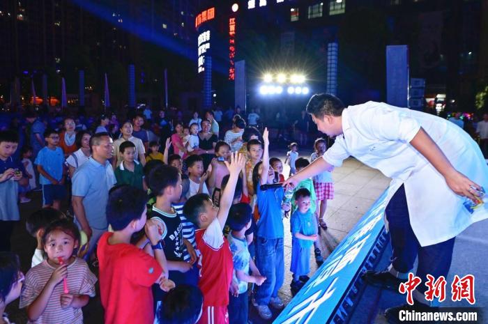 2023年鷹潭市“好奇心”科普節(jié)吸引了不少孩子踴躍參與。　主辦方 供圖