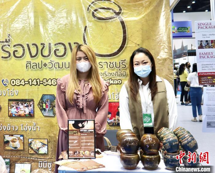 泰國舉辦規(guī)模最大旅游B2B銷售活動(dòng)對(duì)接全球旅游業(yè)，圖為交易會(huì)上的陶瓷工藝品展位。 王賢思 攝