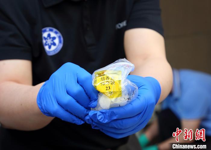 隨神舟十五號返回地面的空間科學(xué)實驗樣品。　中科院空間應(yīng)用中心 供圖