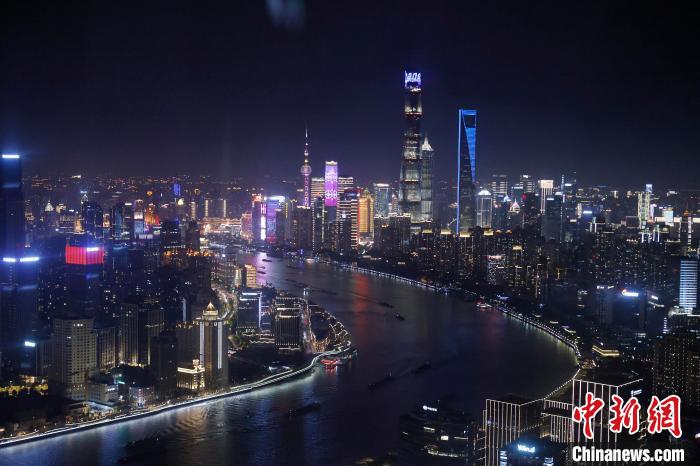6月3日晚，鳥瞰上海黃浦江兩岸城市夜景?！∫罅⑶?攝