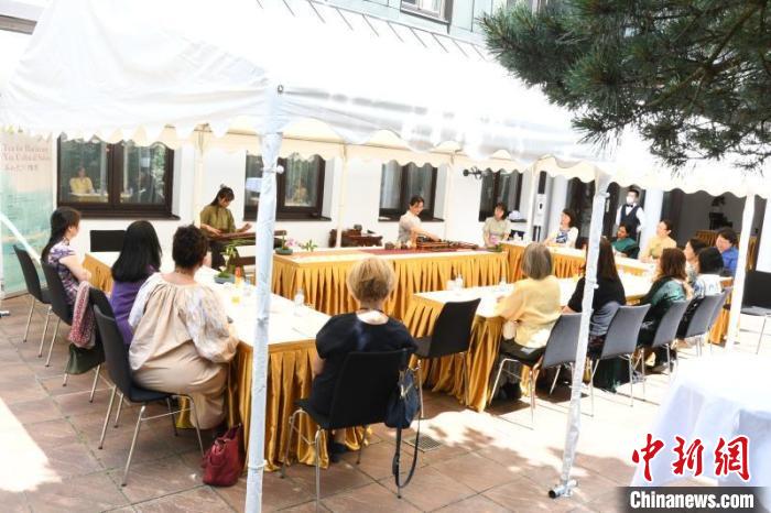 圖為活動(dòng)現(xiàn)場?！“亓种袊幕行墓﹫D。