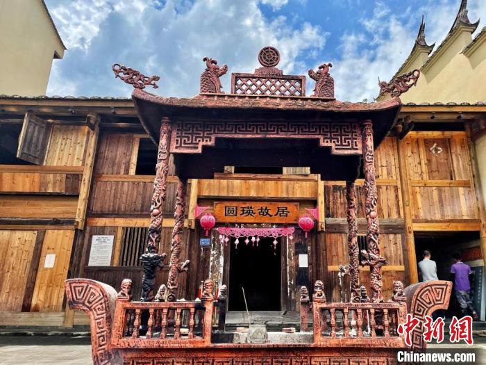 臺(tái)灣上趣開新團(tuán)隊(duì)入駐古田縣平湖鎮(zhèn)端上村，以“圓瑛法師故里”為主題打造愛國禪意村。　呂巧琴 攝