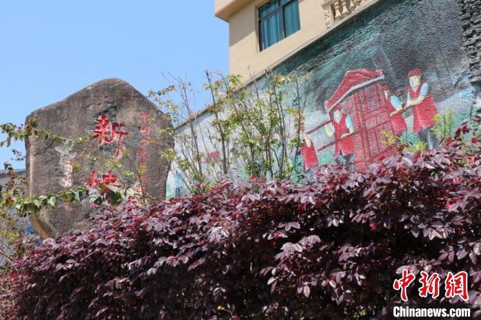 臺(tái)灣上趣開新團(tuán)隊(duì)改造蕉城區(qū)八都鎮(zhèn)新樓村時(shí)融入畬族元素?！●易訌?qiáng) 供圖