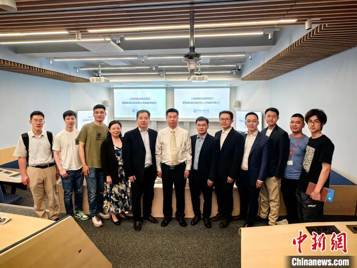 中國民航大學(xué)代表團(tuán)在英交流情況?！≈鬓k方提供