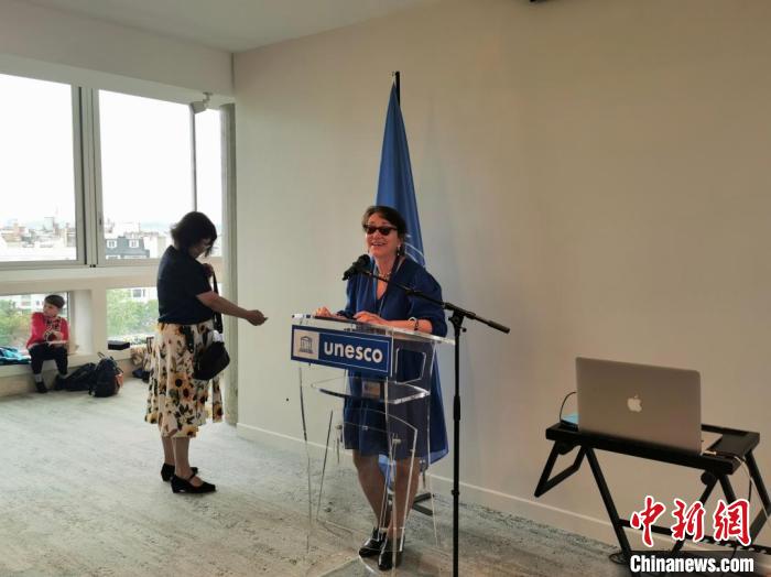 聯(lián)合國教科文組織協(xié)會委員會主席瑪麗塔·邦澤弗(Marietta Bantchev)致辭。　靖樹 攝