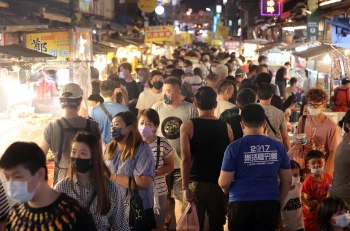 冰粉、雙皮奶、螺螄粉……臺(tái)網(wǎng)友發(fā)帖：臺(tái)灣街頭越來越多大陸小吃