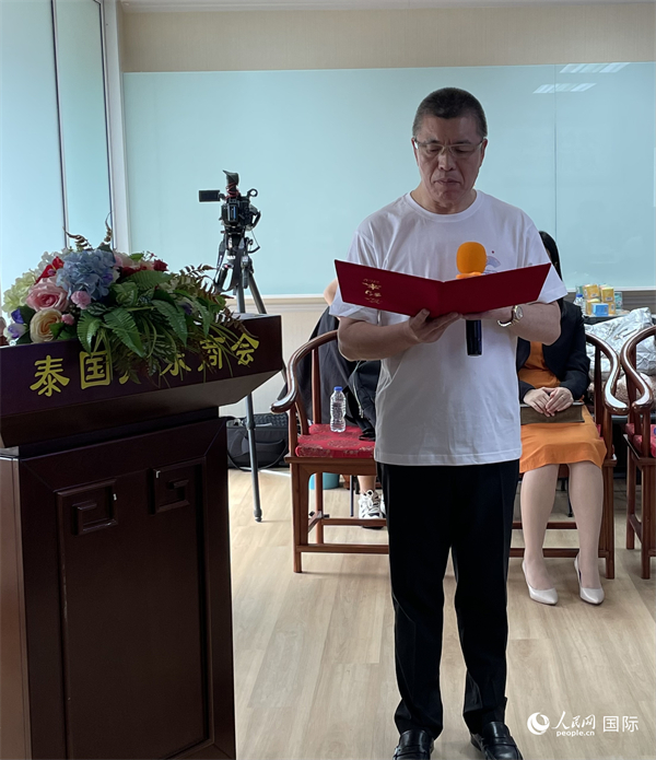 泰國浙江商會會長祁曉云受泰國華僑華人和駐泰各級商會機(jī)構(gòu)委托發(fā)出倡議，華僑華人群體將積極助力亞運(yùn)會舉行。人民網(wǎng)記者 劉慧攝