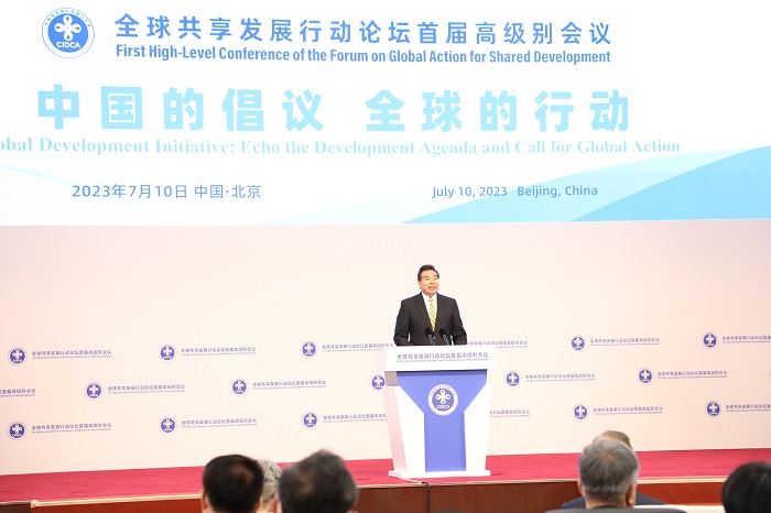中國(guó)國(guó)家國(guó)際發(fā)展合作署署長(zhǎng)羅照輝出席全球共享發(fā)展行動(dòng)論壇首屆高級(jí)別會(huì)議開(kāi)幕式并發(fā)表歡迎致辭。中國(guó)國(guó)家國(guó)際發(fā)展合作署供圖