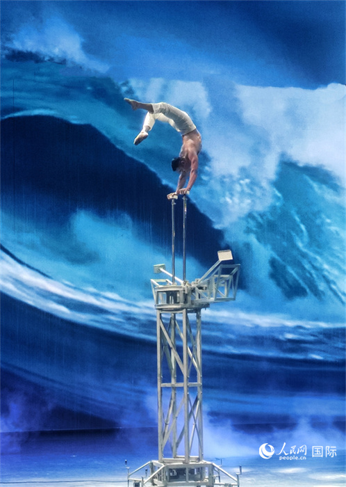 吳橋雜技大世界中的雜技演出。人民網(wǎng) 趙昭攝