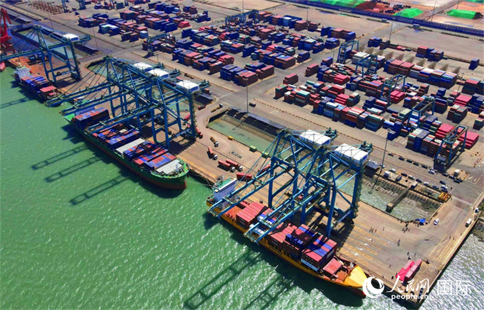 黃驊港綜合港區(qū)航拍圖。人民網(wǎng) 周博攝