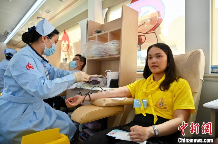 圖為獻(xiàn)血活動(dòng)現(xiàn)場(chǎng)?！∮峋?攝