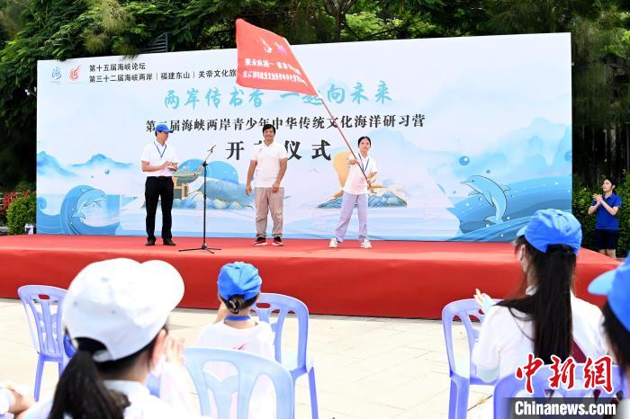 研習營授旗儀式?！埥鸫?攝