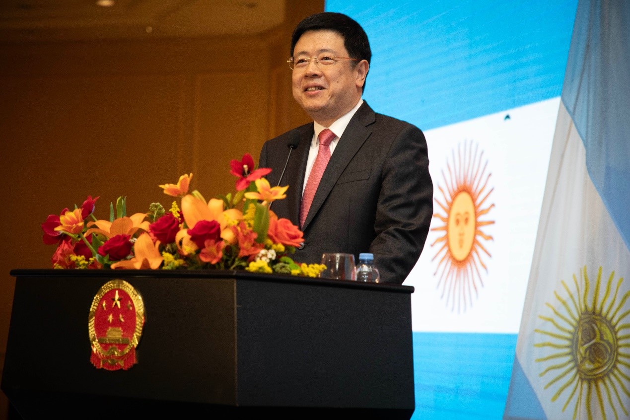 中國(guó)駐阿根廷大使鄒肖力致辭。中國(guó)駐阿根廷大使館供圖