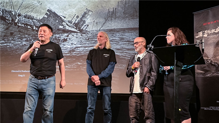 導(dǎo)演方勵以及團隊成員分享體會。郭錦標攝