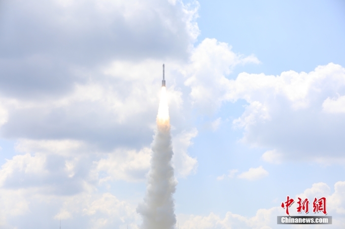 北京時間 2023年9月10日12時30分，中國在太原衛(wèi)星發(fā)射中心使用長征六號改運載火箭，成功將遙感四十號衛(wèi)星發(fā)射升空，衛(wèi)星順利進(jìn)入預(yù)定軌道，發(fā)射任務(wù)獲得圓滿成功。該衛(wèi)星主要用于開展電磁環(huán)境探測及相關(guān)技術(shù)試驗。此次任務(wù)是長征系列運載火箭第487次飛行。王曉虎 攝