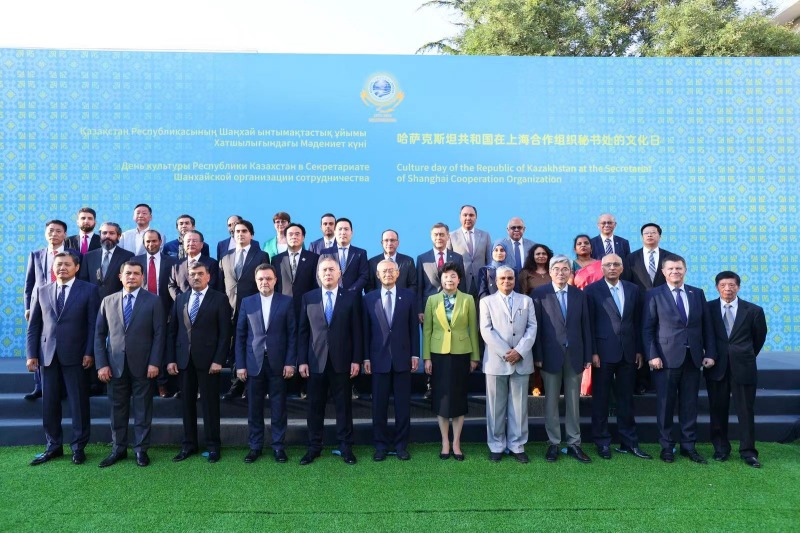 活動現(xiàn)場來賓合影留念。主辦方供圖