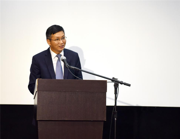 中國駐圣保羅總領(lǐng)事余鵬在開幕活動(dòng)中致辭。 圣保羅州立大學(xué)孔子學(xué)院供圖