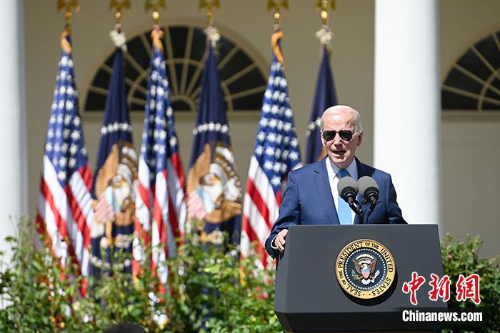 當(dāng)?shù)貢r(shí)間4月25日，美國總統(tǒng)、民主黨人拜登以一段競選視頻宣傳片，正式宣布2024年競選連任。資料圖為拜登在白宮。 <a target='_blank' href='/'><p  align=