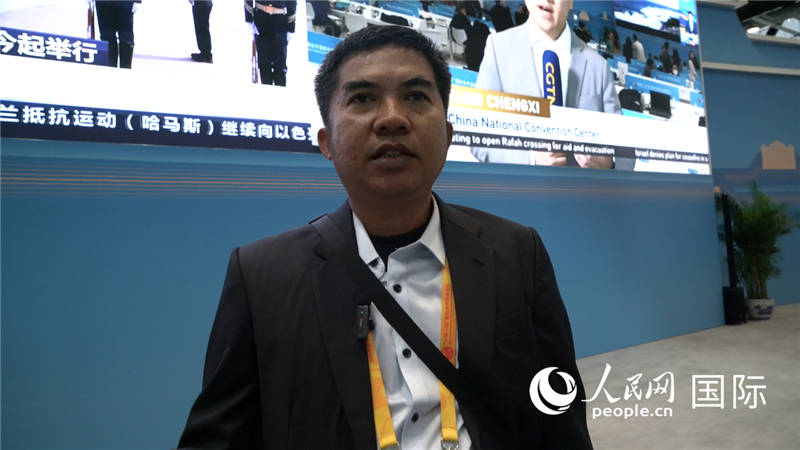 印尼《辛加朗綜合日報(bào)》記者班邦·蘇利斯提奧（Bambang Sulistio）與記者交談。人民網(wǎng) 楊春燕攝