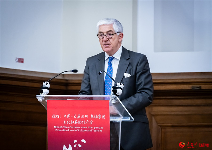 英中商業(yè)發(fā)展中心主席約翰·麥克萊恩致辭。人民網(wǎng) 郭錦標(biāo)攝