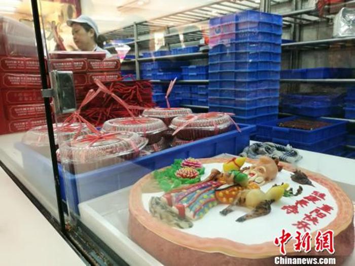 資料圖：等待銷售的重陽(yáng)糕?！＄娚?攝