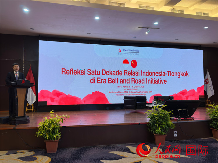 中國駐印尼使館臨時代辦周侃公使發(fā)表主旨演講。人民網(wǎng)記者 曹師韻攝