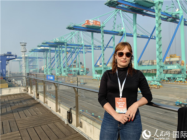 阿根廷公共電視臺記者萊蒂西亞接受采訪。人民網記者 符園園攝