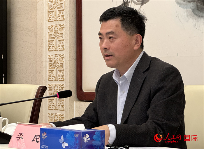 10月31日，歐美同學(xué)會(huì)秘書(shū)長(zhǎng)李民在第五屆中法文化論壇媒體吹風(fēng)會(huì)上講話。（人民網(wǎng) 謝瑩攝）