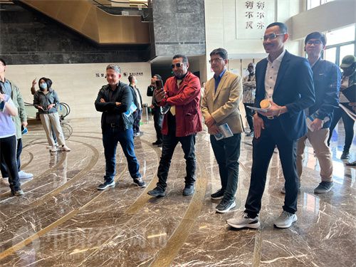   （外媒記者參觀中國藥都中醫(yī)藥博物館。中國經濟周刊記者 郭志強 攝）