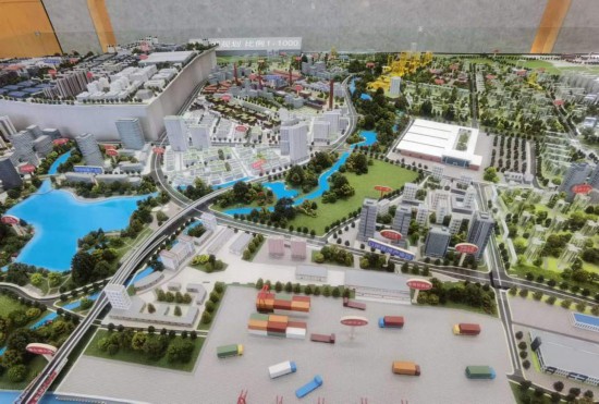 　　清水塘新能源裝備產(chǎn)業(yè)新城沙盤模型。本報(bào)記者 常雯宜攝