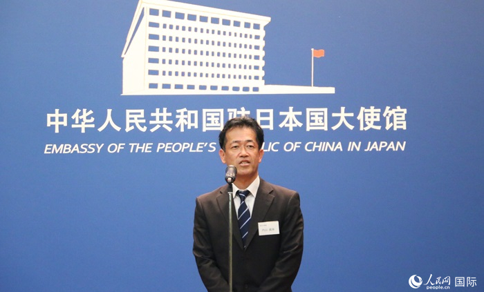 導(dǎo)師代表、東京大學(xué)教授內(nèi)山真伸發(fā)表致辭。人民網(wǎng) 許可攝