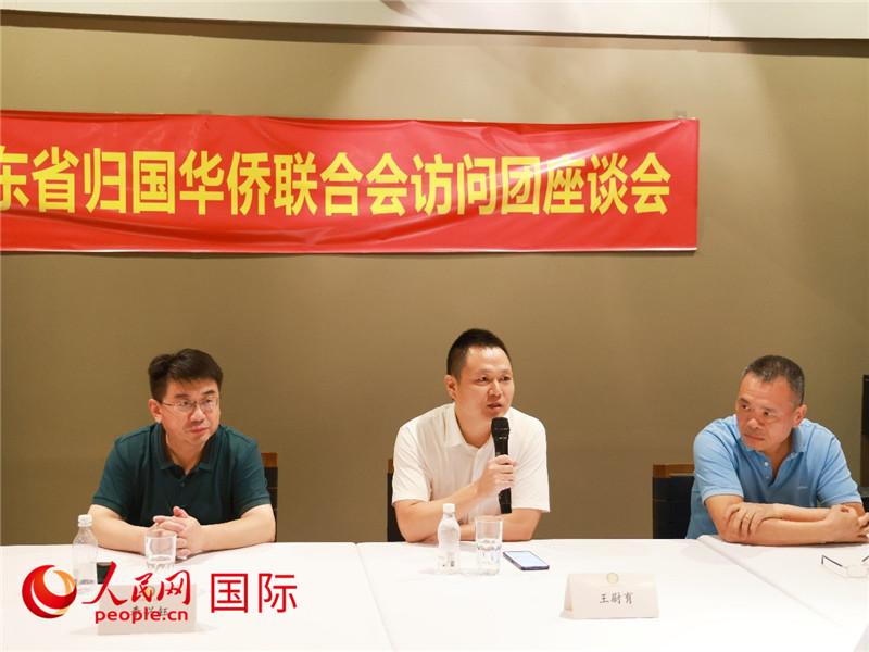 中國駐里約總領(lǐng)館副總領(lǐng)事王尉育（中）在座談會上致辭。人民網(wǎng)記者 陳海琪攝