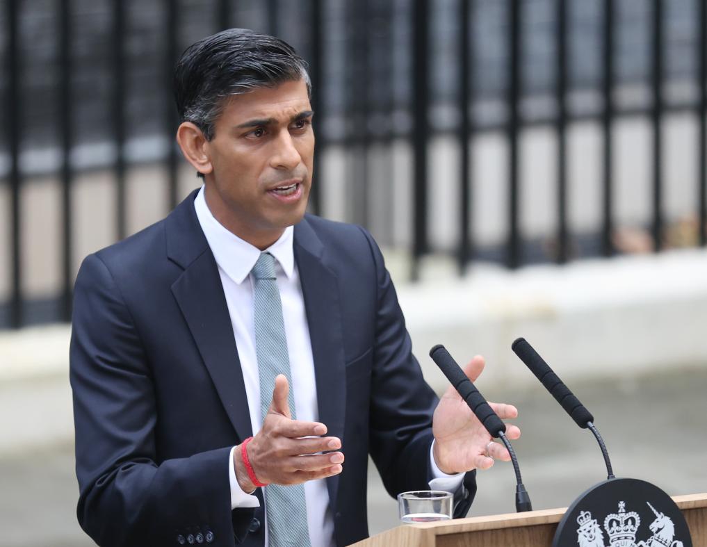 2022年10月25日，里希·蘇納克在英國倫敦唐寧街10號首相府前發(fā)表講話。新華社記者李穎攝