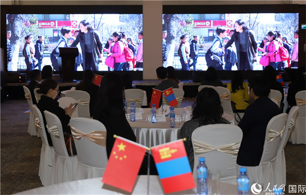 12月1日，活動(dòng)現(xiàn)場(chǎng)播放防治結(jié)核病宣傳短片。人民網(wǎng)記者 霍文攝