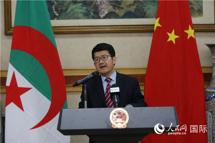 李健在招待會(huì)上致辭。人民網(wǎng)記者 郝瑞敏攝