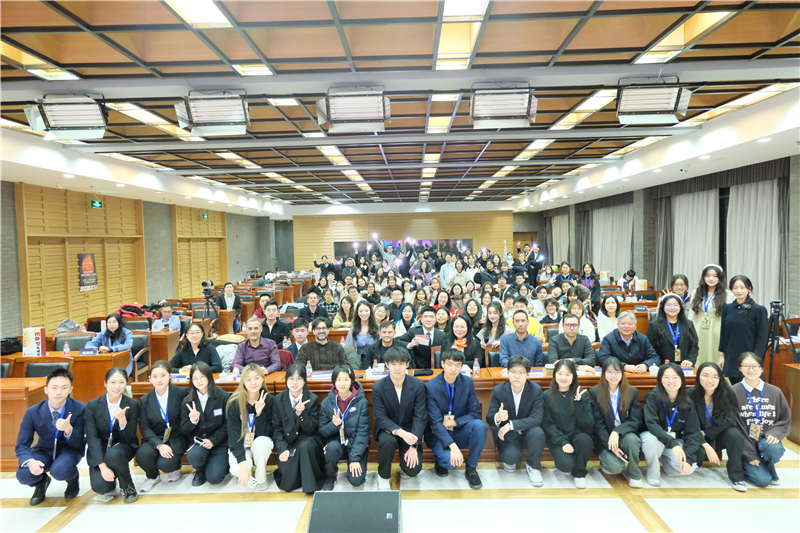 第八屆全國(guó)高校西班牙語(yǔ)配音大賽決賽現(xiàn)場(chǎng)合影。主辦方供圖